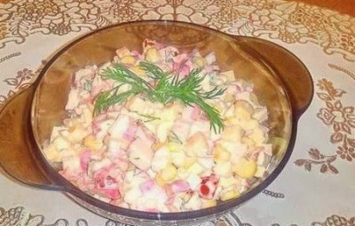 Салат с крабовыми палочками и кукурузой классический