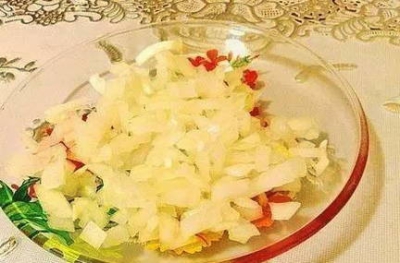 Салат с крабовыми палочками и кукурузой классический